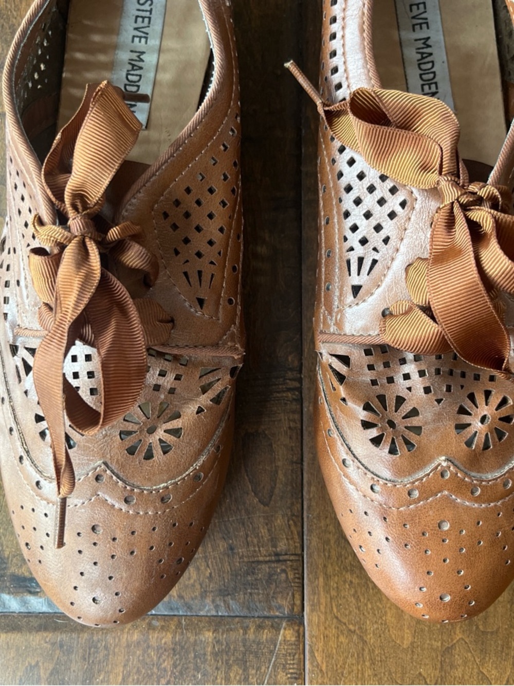 Steve Madden tan leather brogues with cutouts and ribbon laces - Picture 2 of 5